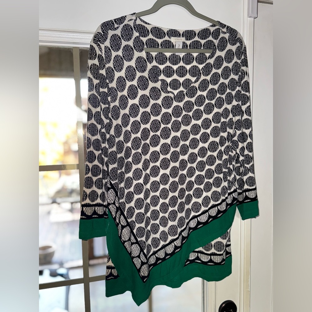 Chico's SZ 3 Kelly Green/Black/White Print V-Neck 3/4 Sleeve Blouse - Picture 2 of 5